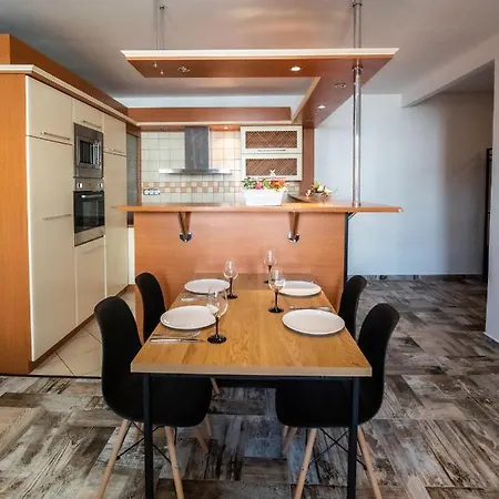 شقة Sportovcu 9 *